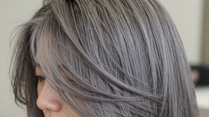 Transitioning to Grey Hair with Highlights: The Brilliant (and Scary) Truth 3