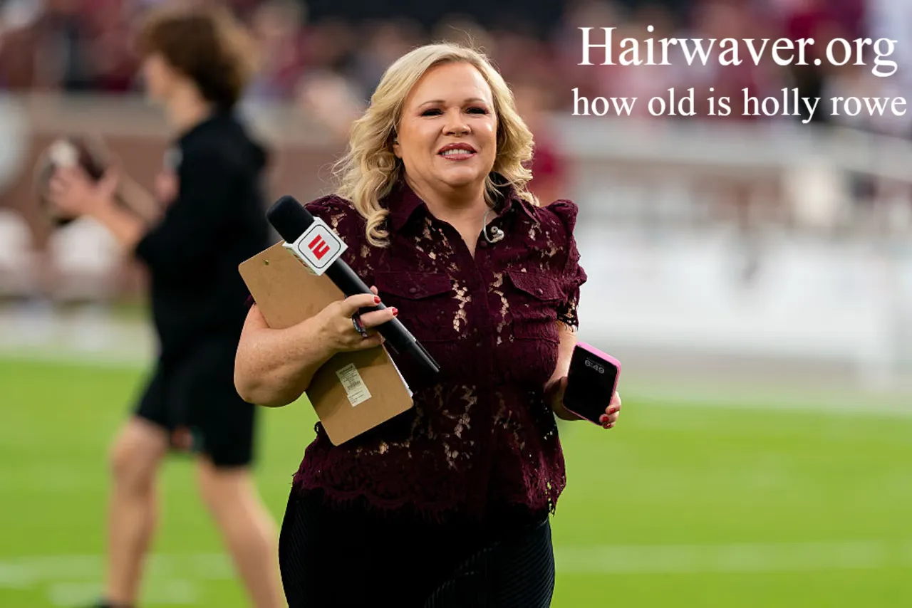 how old is holly rowe